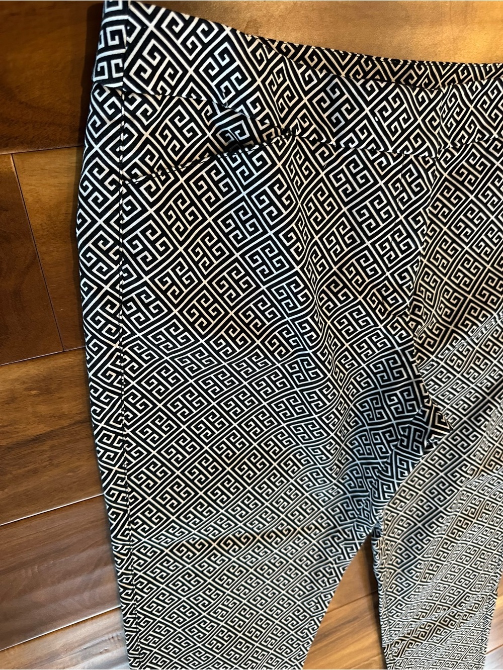 White House Black Market Black & White Geometric Pants size 10 - Picture 2 of 4